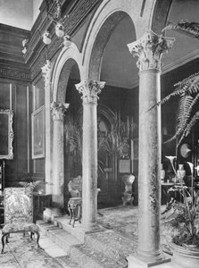 Escaleras en el salón de Charles Latham
