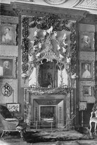 La chimenea en el salón cuadrado de Charles Latham