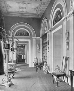 El corredor de la biblioteca de Charles Latham