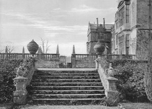 La escalera de la terraza desde el jardín privado hundido de Charles Latham
