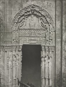 Catedral de Chartres: Puerta derecha del Portal Real con Nuestra Señora de Chartres de Charles Nègre
