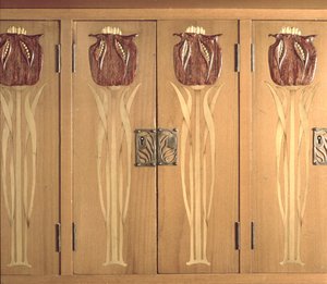 Detalle de incrustación tallada en gabinete, hecho por el Gremio de Artesanía, c.1898-99