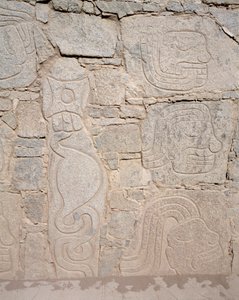 Arte precolombino: relieve en ruinas, siglo IX a.C. (fotografía) de Chavin Chavin