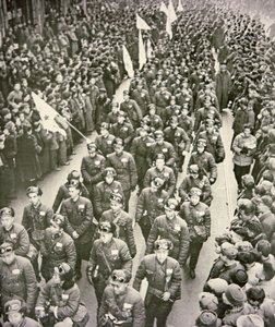 Cuerpo Médico Chino saliendo de Shanghái hacia Corea en 1951 de Chinese Photographer