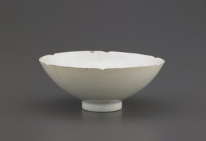 Cuenco con borde dentado, Jingdezhen, provincia de Jiangzi, dinastía Song del Norte o Song del Sur