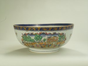 Cuenco de ponche Famille rose con panel ovalado de follaje que representa el Paseo Principal, Jardines de Vauxhall en la década de 1750, Período Qianlong (1736-95) c.1790 de Chinese School