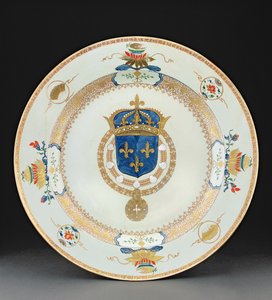 Gran plato armorial con las armas del Rey de Francia, c.1730 (porcelana)