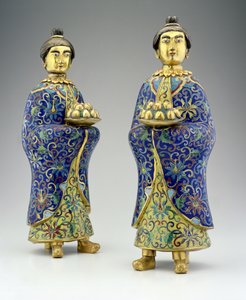 Par de asistentes femeninas, período Qianlong, 1736-95 de Chinese School