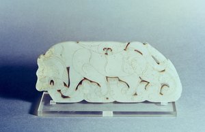 Placa en forma de tigre, Dinastía Han (206-220) (jade)