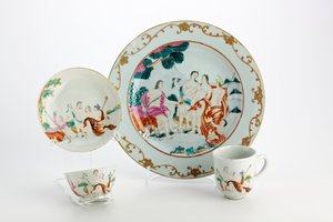 Plato, tazón de té, taza de café y platillo decorados con representaciones del Juicio de Paris