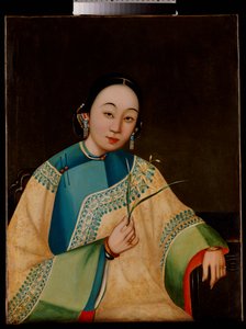 Retrato de una dama de la corte, sentada a medio cuerpo en una túnica bordada, sosteniendo una flor de Chinese School