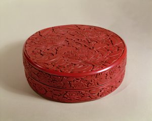 Caja de laca roja decorada con peonías, 1426-27 (madera)