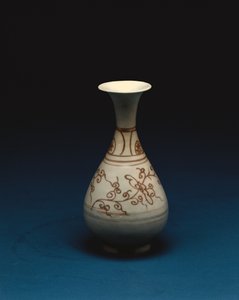 Botella con esmalte rojo por Yuhachan, Dinastía Yuan, siglo XIV
