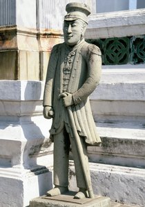 Estatua de un soldado europeo de Chinese School