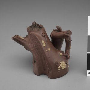 Tetera en forma de rama de ciruelo, finales del siglo XVII - principios del siglo XVIII de Chinese School