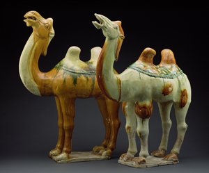 Dos camellos, Dinastía Tang (618-907) (barro vidriado)