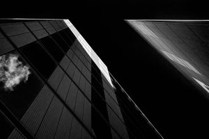 Reflejos de una ciudad moderna