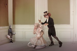 Drama de fantasía sobre una fiesta del té