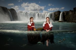 Sirenas en la cascada de Christine von Diepenbroek