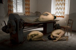 Figuras desnudas. Decadencia industrial