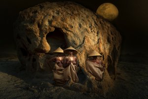 Mujeres tribales bajo la luna