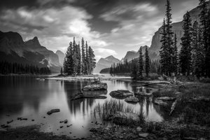 La majestuosa isla del lago de montaña de Christoph Schaarschmidt