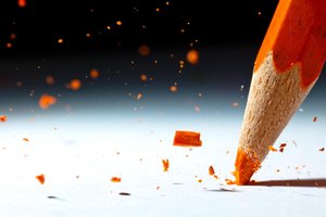 La rotura del lápiz naranja de Christophe Kiciak