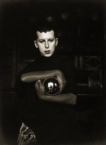 Autorretrato, c.1927 (gelatina de plata) de Claude Cahun