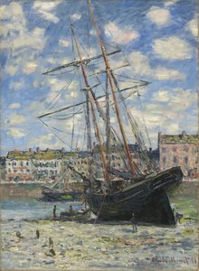 Barco varado con marea baja