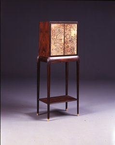 Gabinete de joyería, c.1925 (ébano de macasar y cuero repujado) de Clement Mere