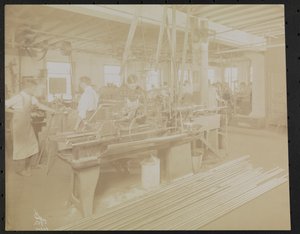 Laboratorio de películas de Dressler & Co. con hombres trabajando