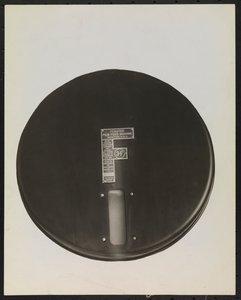 Máquina de alimentación de películas Feaster para discos de fonógrafo, recortada o enmascarada para producir un fondo en blanco de Company Byron