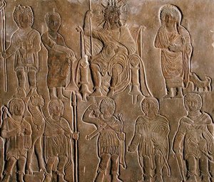 Relieve que representa a un emperador romano deificado recibiendo homenaje de nómadas egipcios de Coptic