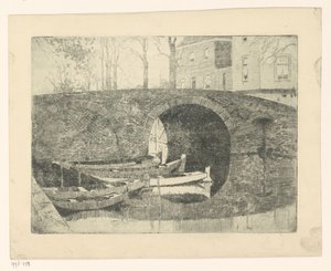 Puente sobre un canal