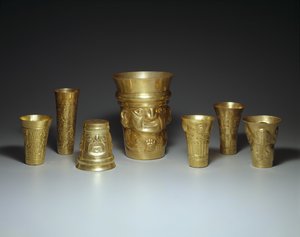 Vasos, 900-1100 (oro) de Culture Sicán
