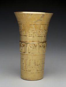 Copa: Pájaros y Cabezas, 900-1100 (oro) de Culture Sicán