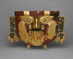 Máscara funeraria peruana, 900-1100 d.C. (oro, superposiciones de cobre-plateado, cinabrio) de Culture Sicán