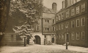 Adoquines del tranquilo otro patio en Staple Inn en Holborn de Cyril Ellis