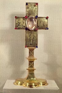 Cruz relicario del Papa Urbano V (1310-70) 1368-78 (oro, cristal y piedras preciosas)