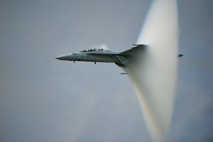Cono de vapor de un avión de combate de Darek Siusta