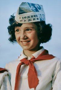 Joven en el campamento de pioneros jóvenes, organización juvenil obligatoria, para el adoctrinamiento soviético, KHABAROVSK, URSS