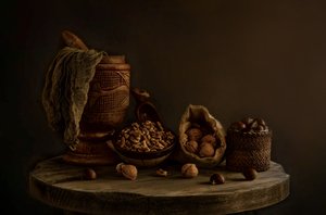 Naturaleza muerta rústica con frutos secos de Dennis Zhang