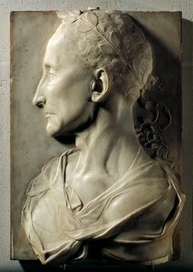 Perfil de un hombre laureado conocido como Julio César. Escultura de mármol atribuida a Desiderio Settignano (1428-1464). Siglo XV. Museo del Louvre, París de Desiderio da Settignano
