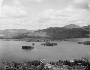 Los estrechos desde Shelving Rock, Lago George de Detroit Publishing Co.