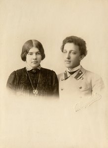 Retrato del poeta Alexander (Alexandre) Aleksandrovich Blok (1880-1921) con su esposa. Fotografía en gelatina de plata de Dmitri Spiridonovich Zdobnov (finales del siglo XIX) de Dmitri Spiridonovich Zdobnov