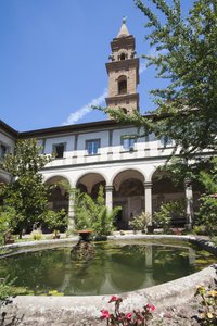 Arquitectura: vista del claustro de los muertos
