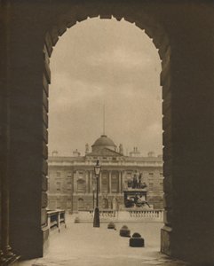 Vista pasajera de Somerset House desde The Strand, c. 1935 de Donald McLeish