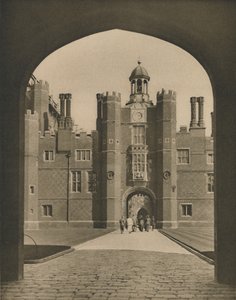 Patio Base, el Primer Cuadrángulo del Palacio de Wolsey, c1935 de Donald McLeish