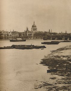 Embankment y Blackfriars desde el extremo sur del puente de Waterloo, c1935 de Donald McLeish