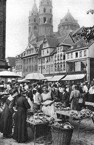 La plaza del mercado en la Catedral de Worms, Worms, Alemania